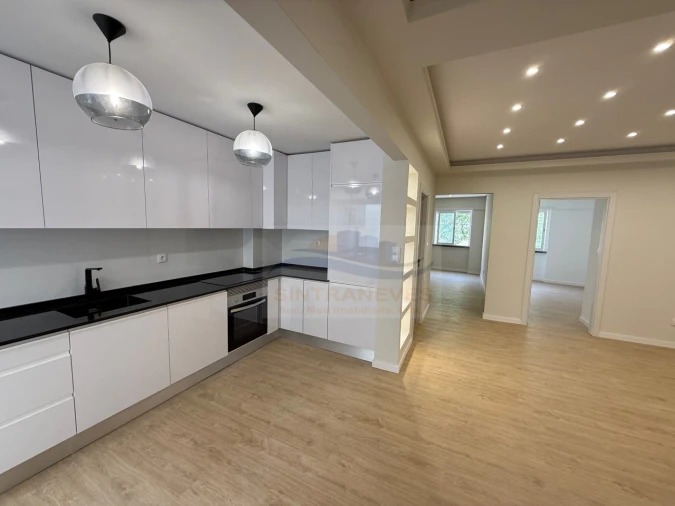 Apartamento T4 para Venda em Venteira Foto 5
