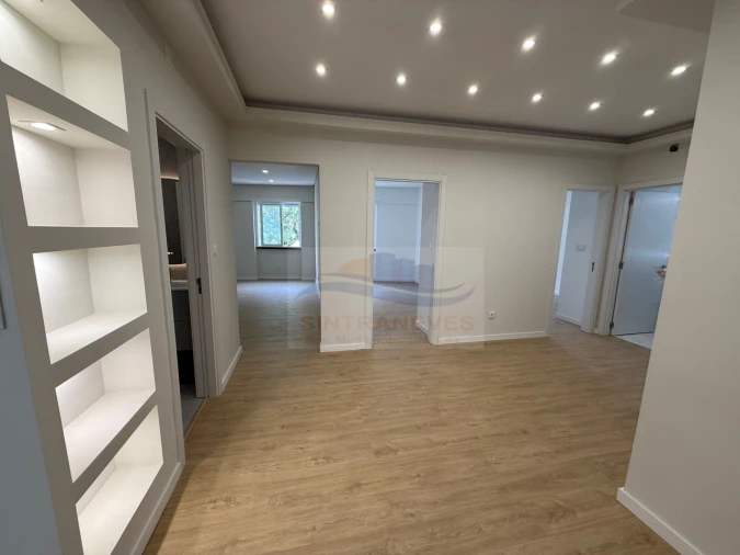 Apartamento T4 para Venda em Venteira Foto 26