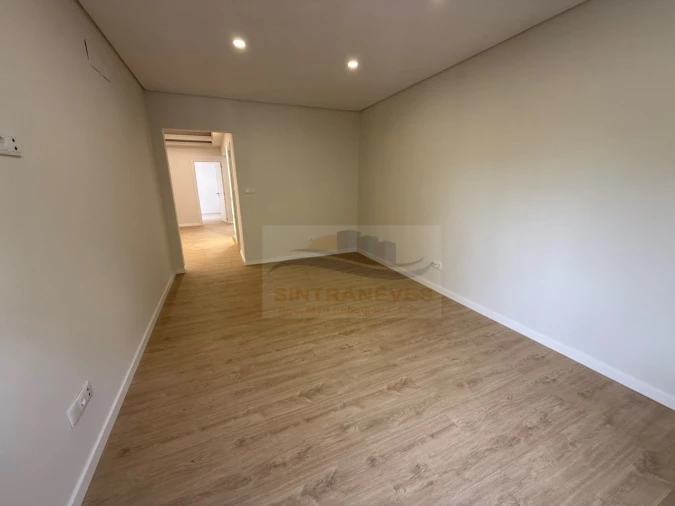 Apartamento T4 para Venda em Venteira Foto 35