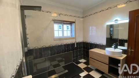 Moradia T3 para Venda em Vila Facaia