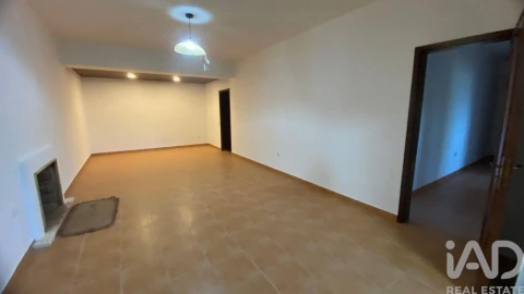 Moradia T3 para Venda em Vila Facaia
