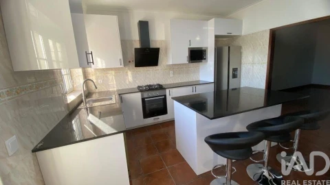 Moradia T3 para Venda em Vila Facaia