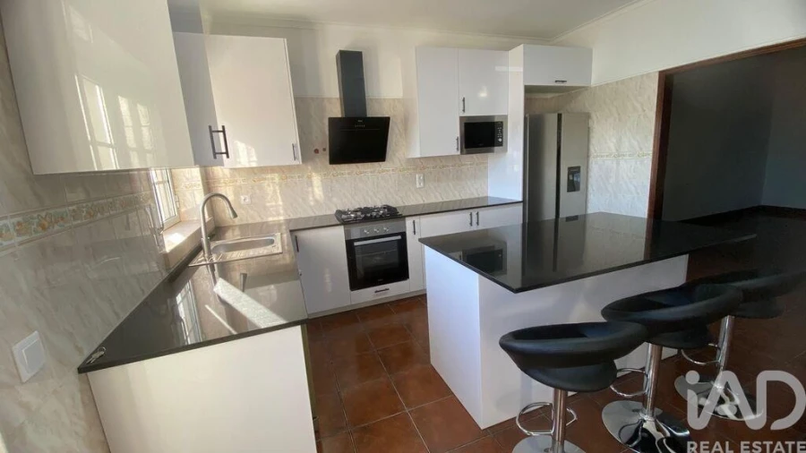 Moradia T3 para Venda em Vila Facaia Foto 4