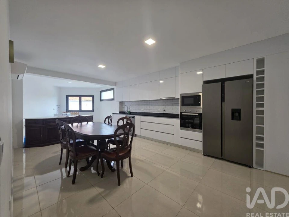 Apartamento T3 para Arrendamento em Currelos, Papízios e Sobral Foto 2