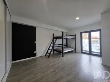 Apartamento T3 para Arrendamento em Currelos, Papízios e Sobral