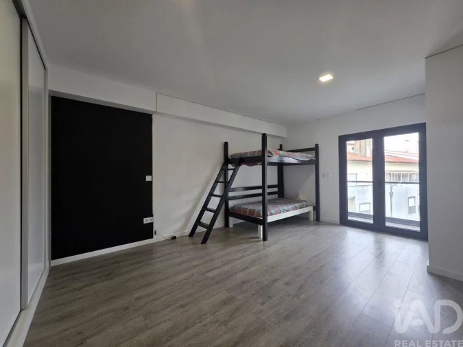 Apartamento T3 para Arrendamento em Currelos, Papízios e Sobral Foto 3