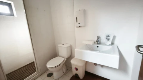 Armazém para Arrendamento em Canelas