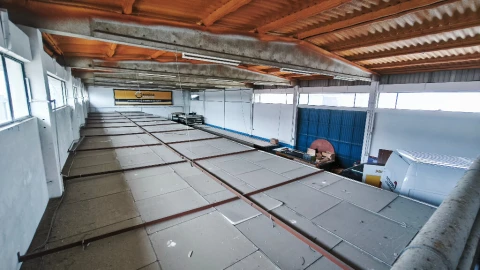 Armazém para Arrendamento em Canelas