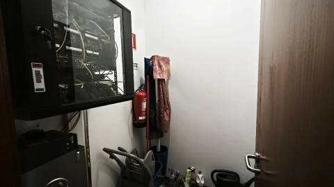 Armazém para Arrendamento em Canelas