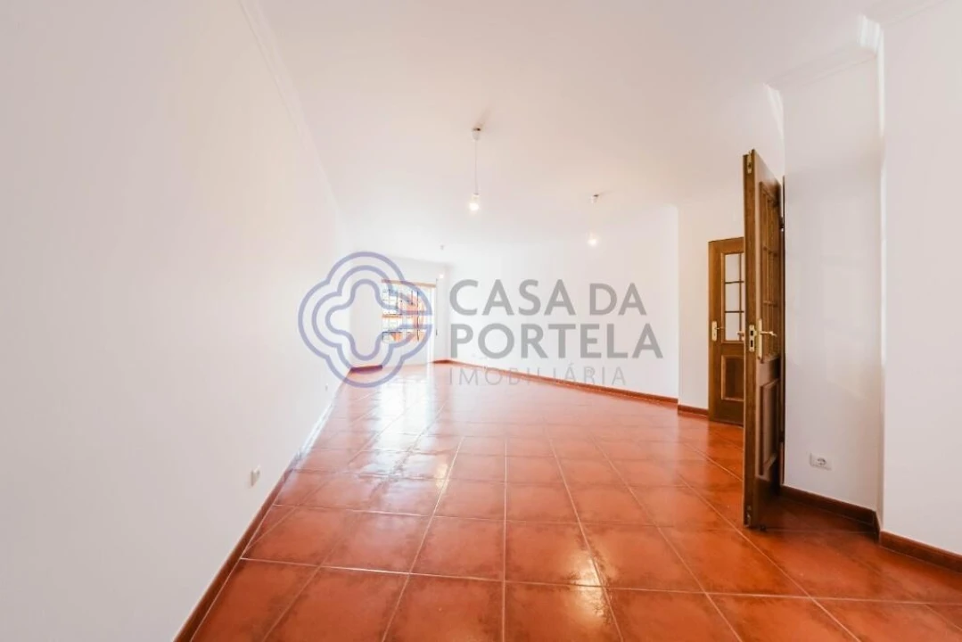 Apartamento T3 para Arrendamento em Nossa Senhora do Pópulo, Coto e São Gregório Foto 10