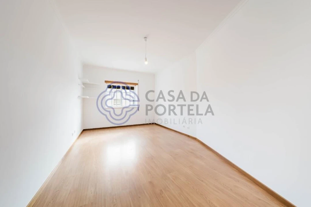 Apartamento T3 para Arrendamento em Nossa Senhora do Pópulo, Coto e São Gregório Foto 25