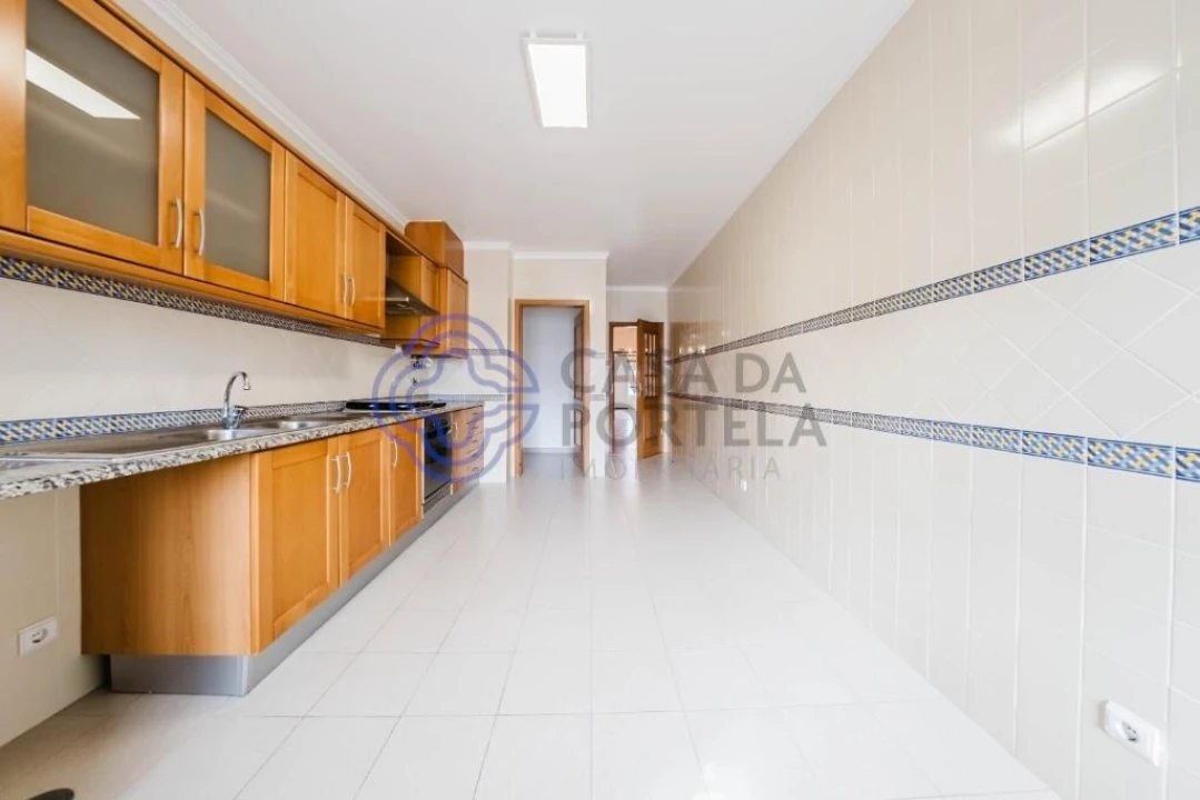 Apartamento T3 para Arrendamento em Nossa Senhora do Pópulo, Coto e São Gregório Foto 5