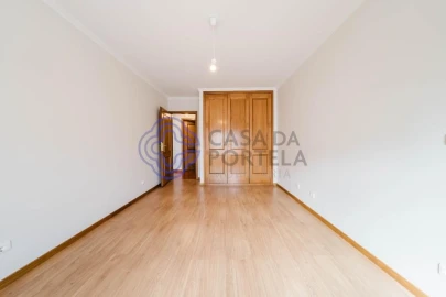Apartamento T3 para Arrendamento em Nossa Senhora do Pópulo, Coto e São Gregório