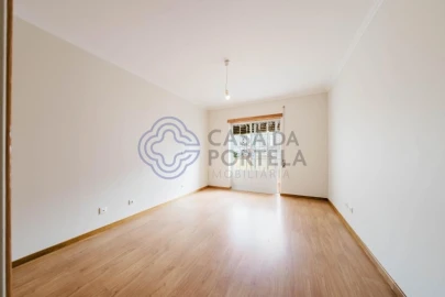 Apartamento T3 para Arrendamento em Nossa Senhora do Pópulo, Coto e São Gregório