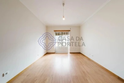Apartamento T3 para Arrendamento em Nossa Senhora do Pópulo, Coto e São Gregório