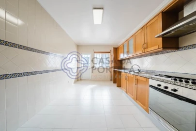Apartamento T3 para Arrendamento em Nossa Senhora do Pópulo, Coto e São Gregório