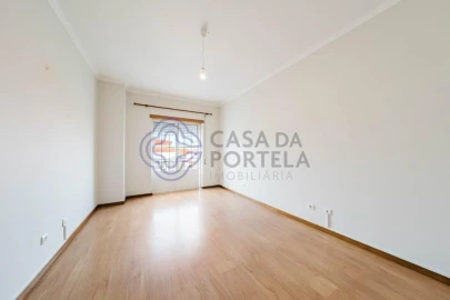 Apartamento T3 para Arrendamento em Nossa Senhora do Pópulo, Coto e São Gregório