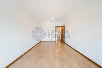 Apartamento T3 para Arrendamento em Nossa Senhora do Pópulo, Coto e São Gregório