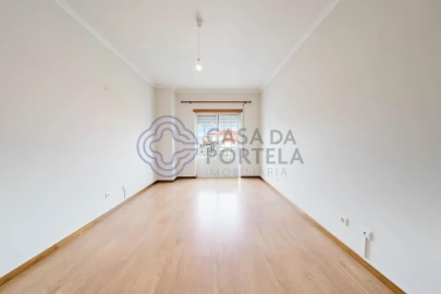 Apartamento T3 para Arrendamento em Nossa Senhora do Pópulo, Coto e São Gregório