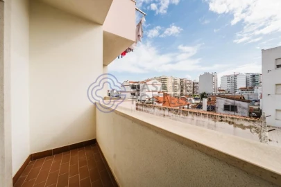 Apartamento T3 para Arrendamento em Nossa Senhora do Pópulo, Coto e São Gregório