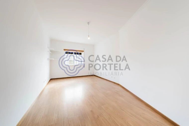 Apartamento T3 para Arrendamento em Nossa Senhora do Pópulo, Coto e São Gregório Foto 25