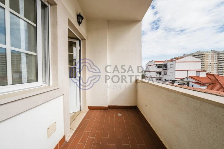 Apartamento T3 para Arrendamento em Nossa Senhora do Pópulo, Coto e São Gregório Foto 7