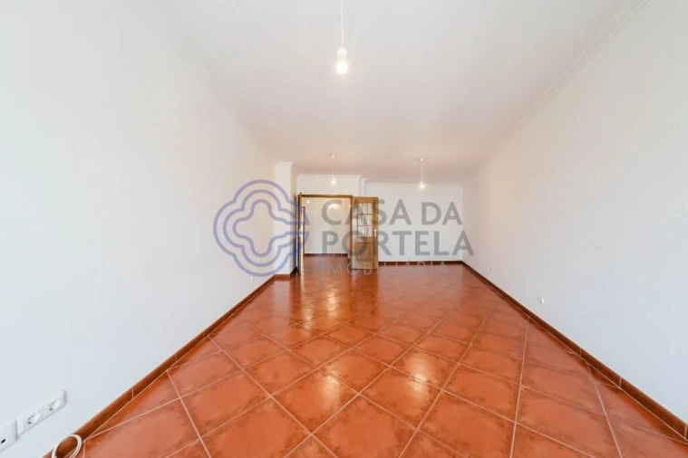 Apartamento T3 para Arrendamento em Nossa Senhora do Pópulo, Coto e São Gregório Foto 11