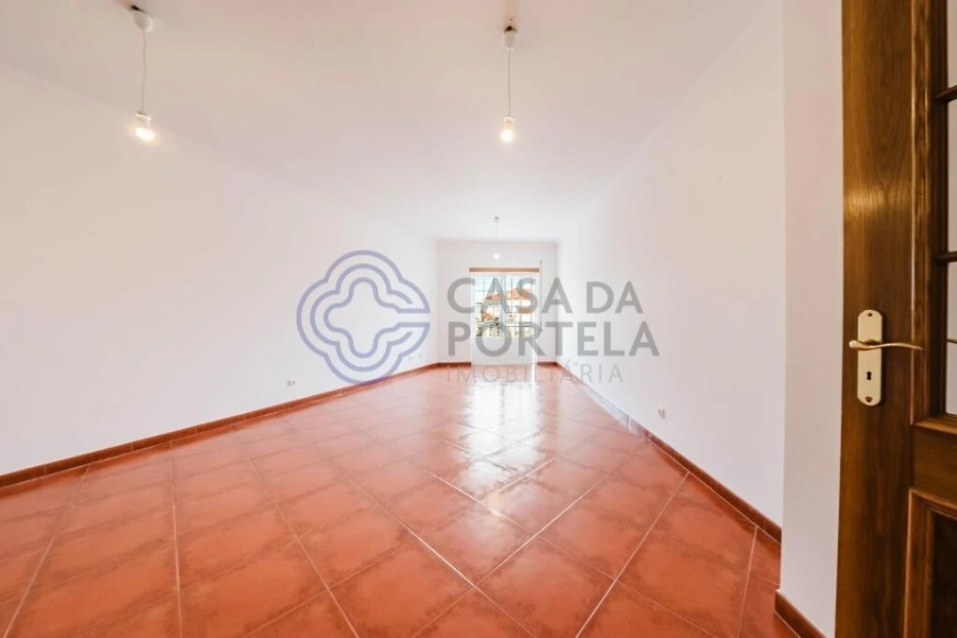 Apartamento T3 para Arrendamento em Nossa Senhora do Pópulo, Coto e São Gregório Foto 9