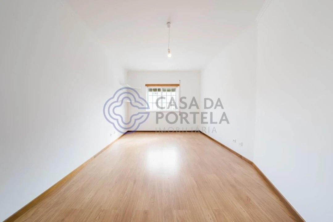 Apartamento T3 para Arrendamento em Nossa Senhora do Pópulo, Coto e São Gregório Foto 26