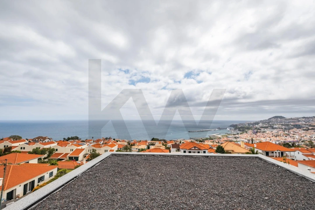 Moradia T5 para Venda em Funchal (Santa Maria Maior) Foto 3