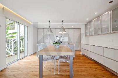 Moradia T5 para Venda em Funchal (Santa Maria Maior)