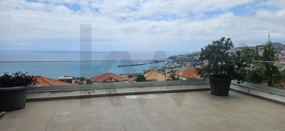 Moradia T5 para Venda em Funchal (Santa Maria Maior)