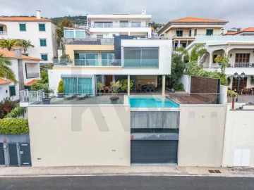 Moradia T5 para Venda em Funchal (Santa Maria Maior)