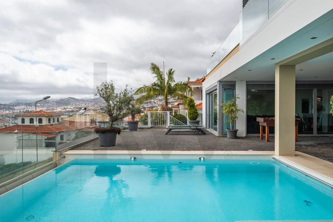 Moradia T5 para Venda em Funchal (Santa Maria Maior) Foto 2