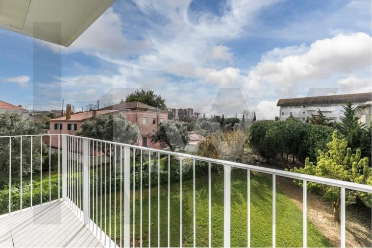 Apartamento T2 para Arrendamento em Carnide Foto 5