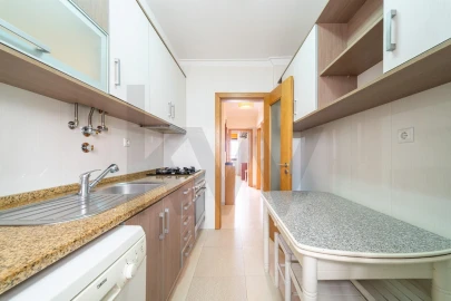 Apartamento T2 para Venda em Agualva e Mira-Sintra