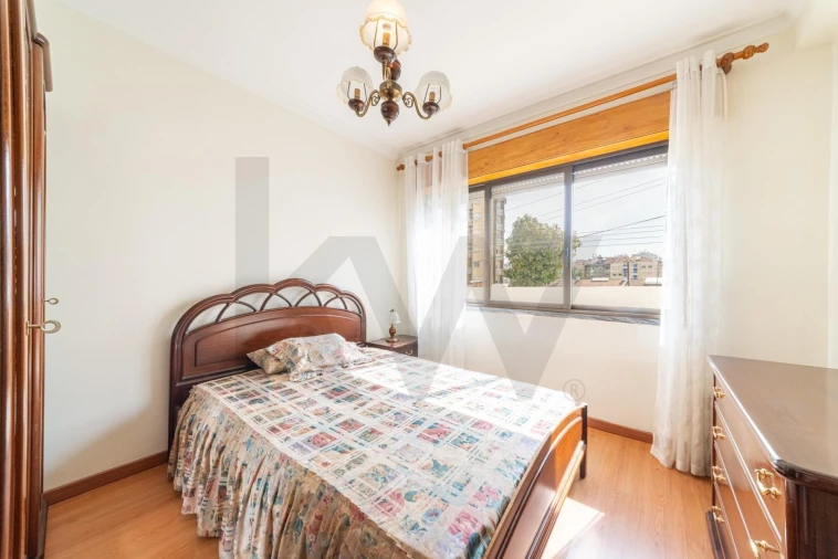 Apartamento T2 para Venda em Agualva e Mira-Sintra Foto 14