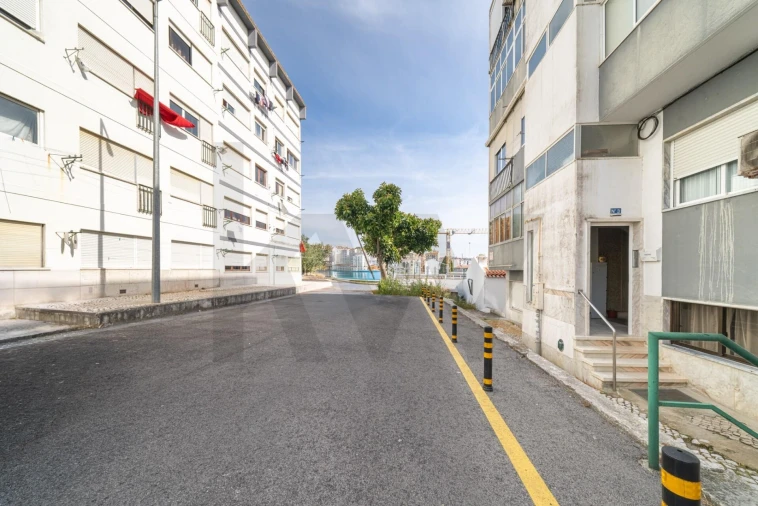 Apartamento T2 para Venda em Agualva e Mira-Sintra Foto 17