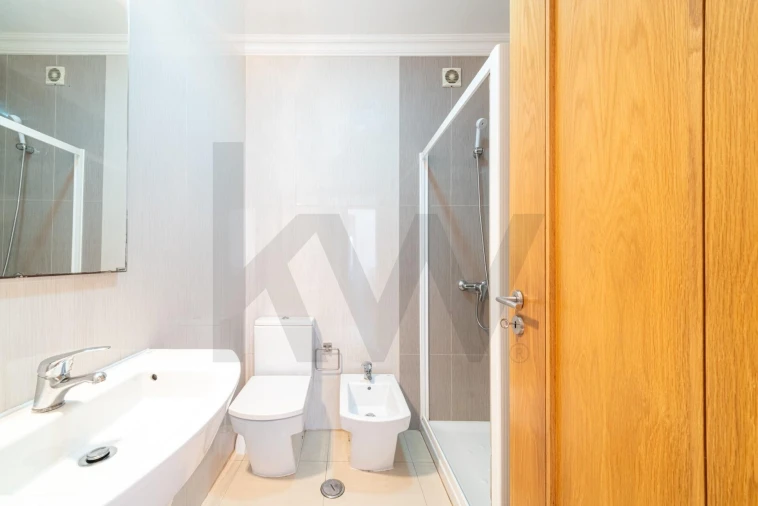 Apartamento T2 para Venda em Agualva e Mira-Sintra Foto 11