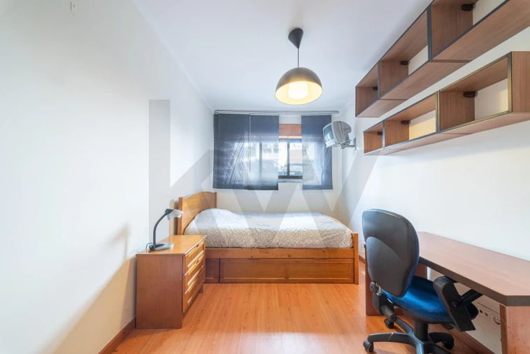 Apartamento T2 para Venda em Agualva e Mira-Sintra Foto 6