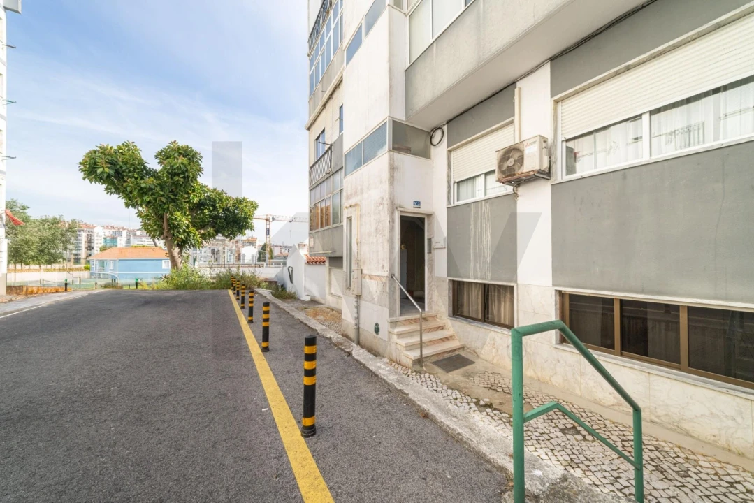 Apartamento T2 para Venda em Agualva e Mira-Sintra Foto 16