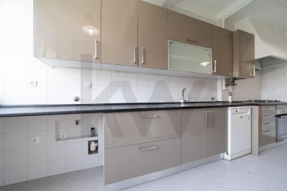 Apartamento T4 para Arrendamento em Alvalade