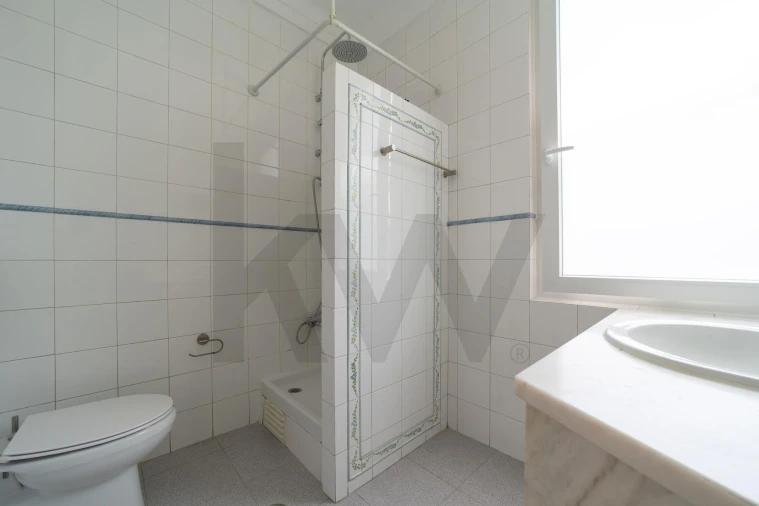 Apartamento T4 para Arrendamento em Alvalade Foto 13