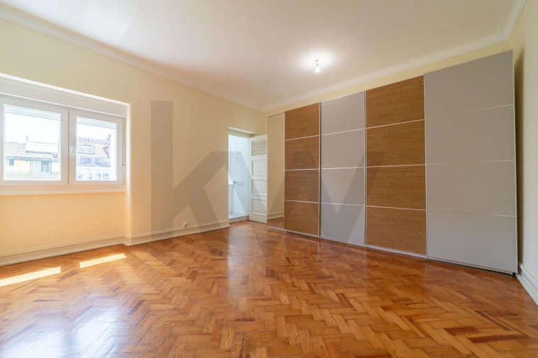 Apartamento T4 para Arrendamento em Alvalade Foto 14