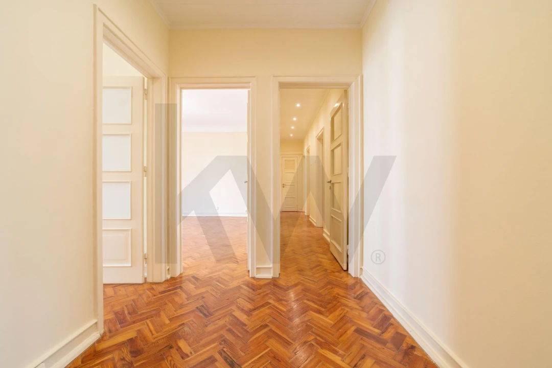 Apartamento T4 para Arrendamento em Alvalade Foto 21