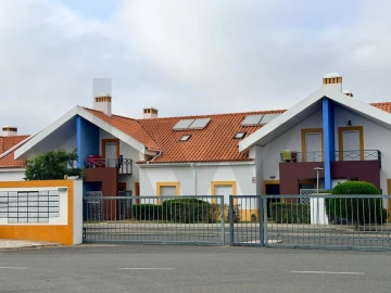 Moradia T4 para Venda em São Francisco da Serra