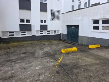 Garagem para Venda em Ponta Delgada (São José)
