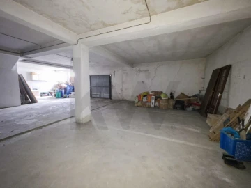 Garagem para Venda em Ponta Delgada (São José)
