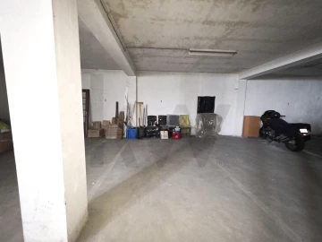 Garagem para Venda em Ponta Delgada (São José)