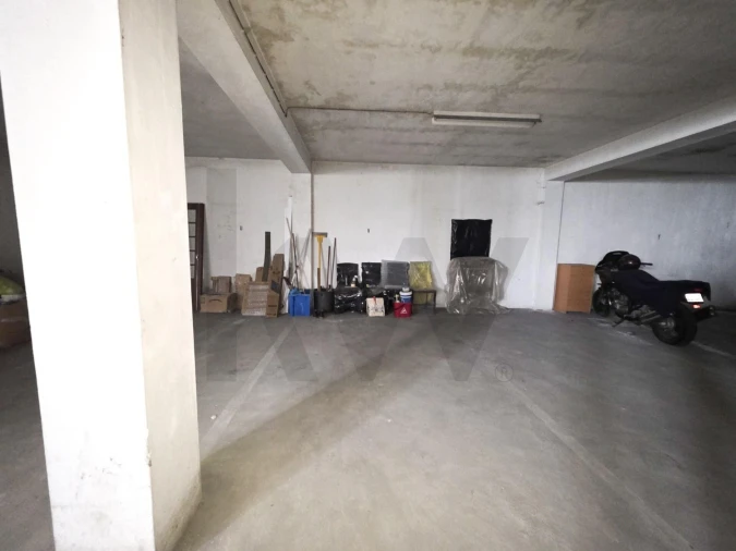 Garagem para Venda em Ponta Delgada (São José) Foto 3